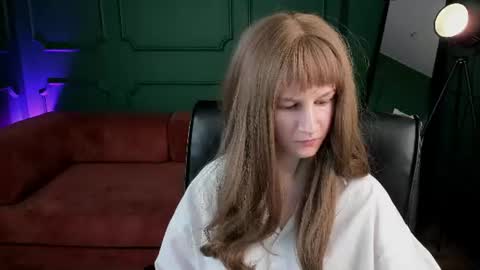 Snapshot of lovelykira_ chatting on 08/04/26, 12:30 Kira online show from 08/04/26, 12:30