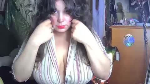 Snapshot of lovelylala chatting on 12/08/24, 07:26 lala online show from 12/08/24, 07:26