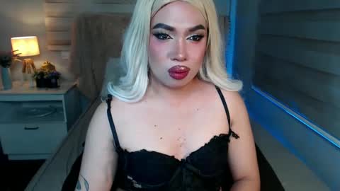 Snapshot of lovelymarie69 chatting on 02/26/25, 05:17 Rebeca online show from 02/26/25, 05:17