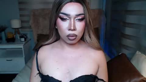 Snapshot of lovelymarie69 chatting on 11/23/25, 11:32 Rebeca online show from 11/23/25, 11:32