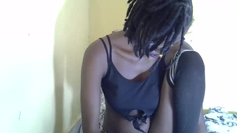 Snapshot of lovelymee2 chatting on 10/12/25, 10:25 lovelymee2 online show from 10/12/25, 10:25