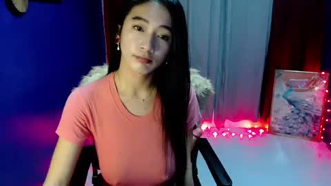 Snapshot of lovelypetite143 chatting on 04/21/26, 01:28 lovelypetite143 online show from 04/21/26, 01:28