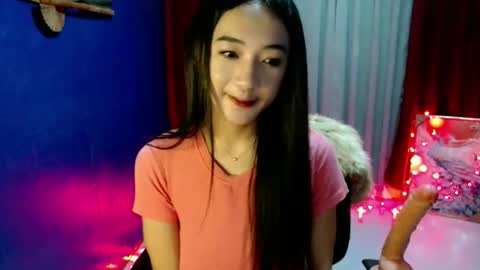 Snapshot of lovelypetite143 chatting on 05/23/26, 02:43 lovelypetite143 online show from 05/23/26, 02:43