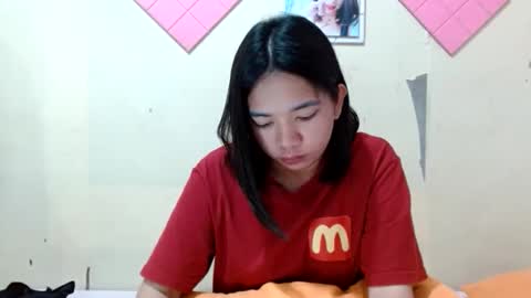 Snapshot of lovelypetitebigcock chatting on 12/22/25, 10:01 lovelypetitebigcock online show from 12/22/25, 10:01