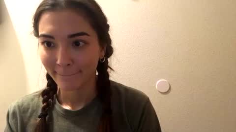 Queen Aria  online show from 12/17/24, 10:22