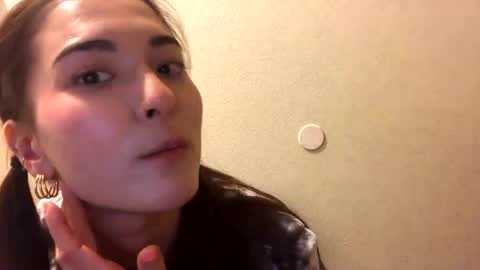 Queen Aria  online show from 12/19/24, 09:06