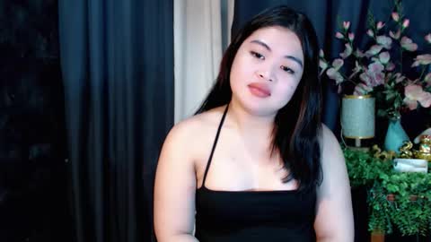 Snapshot of lovelyrhean chatting on 11/18/25, 01:33 Rhean online show from 11/18/25, 01:33