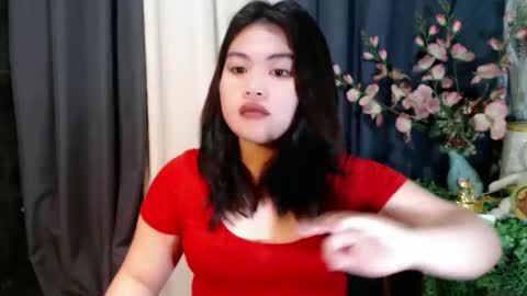 Snapshot of lovelyrhean chatting on 12/05/25, 12:19 Rhean online show from 12/05/25, 12:19