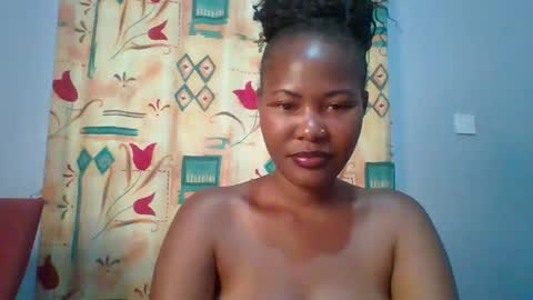Snapshot of lovelyy_dreams chatting on 03/04/26, 04:40 Hanna online show from 03/04/26, 04:40