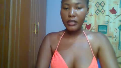 Snapshot of lovelyy_dreams chatting on 03/07/26, 06:27 Hanna online show from 03/07/26, 06:27