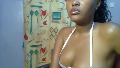 Snapshot of lovelyy_dreams chatting on 03/18/26, 07:17 Hanna online show from 03/18/26, 07:17