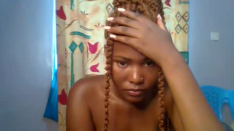 Snapshot of lovelyy_dreams chatting on 03/25/26, 05:46 Hanna online show from 03/25/26, 05:46