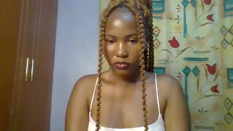 Snapshot of lovelyy_dreams chatting on 03/25/26, 06:25 Hanna online show from 03/25/26, 06:25