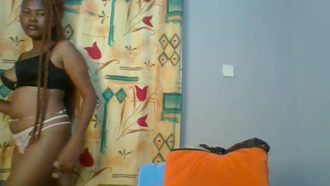 Snapshot of lovelyy_dreams chatting on 04/09/26, 06:46 Hanna online show from 04/09/26, 06:46