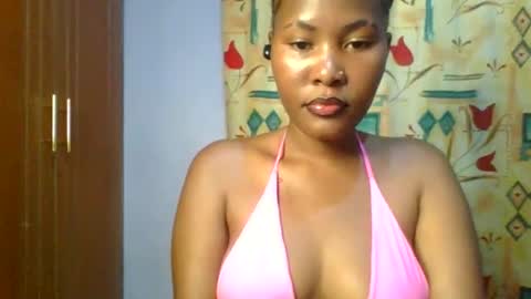 Snapshot of lovelyy_dreams chatting on 04/12/26, 04:01 Hanna online show from 04/12/26, 04:01
