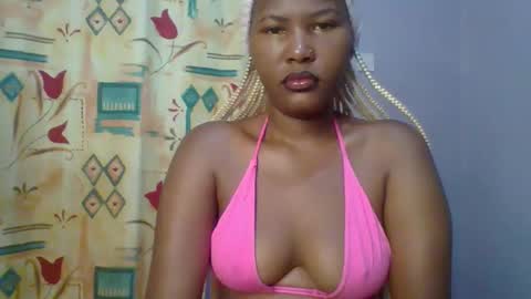 Snapshot of lovelyy_dreams chatting on 04/25/26, 04:15 Hanna online show from 04/25/26, 04:15