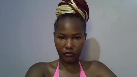 Snapshot of lovelyy_dreams chatting on 05/05/26, 04:59 Hanna online show from 05/05/26, 04:59