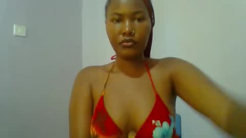 Snapshot of lovelyy_dreams chatting on 05/19/26, 07:15 Hanna online show from 05/19/26, 07:15