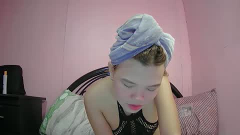 Snapshot of lovemae352295 chatting on 02/13/25, 12:32 lovemae352295 online show from 02/13/25, 12:32