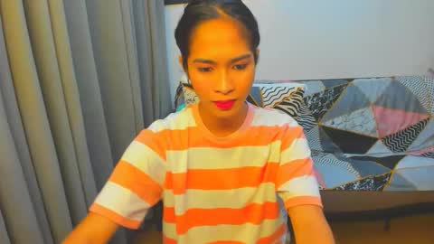 Snapshot of lovemarie19x chatting on 12/21/25, 05:03 pauleen online show from 12/21/25, 05:03