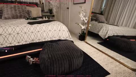 Snapshot of lovemoscarlett chatting on 02/19/25, 01:06 Scarlett online show from 02/19/25, 01:06