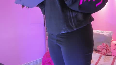 L O V E  online show from 01/14/26, 12:00