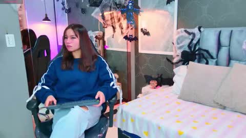 Snapshot of lovequinn_mjs chatting on 10/29/25, 07:59 Love  online show from 10/29/25, 07:59