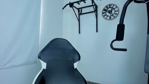 Snapshot of lover_fitnessboy chatting on 01/06/25, 05:27 kevin online show from 01/06/25, 05:27