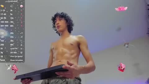 Snapshot of loverboy8_ chatting on 01/08/25, 05:59 loverboy8_ online show from 01/08/25, 05:59