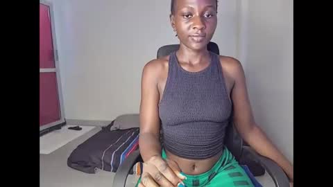 Snapshot of lovergirl2003 chatting on 01/19/25, 12:17 Kate online show from 01/19/25, 12:17