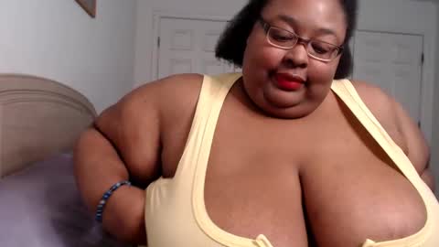 Snapshot of loves_aura chatting on 12/27/24, 01:32 Alyson online show from 12/27/24, 01:32