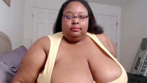 Snapshot of loves_aura chatting on 01/20/25, 01:28 Alyson online show from 01/20/25, 01:28