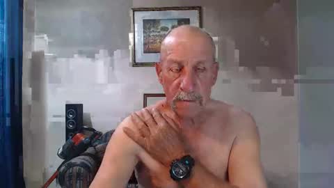 Snapshot of lovesblackazz chatting on 09/19/25, 10:49 Lovesblackazz online show from 09/19/25, 10:49