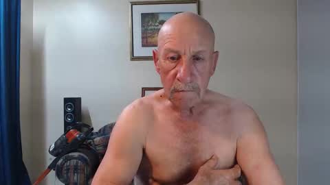 Snapshot of lovesblackazz chatting on 10/12/25, 11:09 Lovesblackazz online show from 10/12/25, 11:09