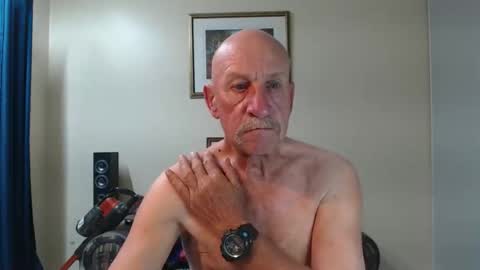 Snapshot of lovesblackazz chatting on 11/07/25, 10:48 Lovesblackazz online show from 11/07/25, 10:48