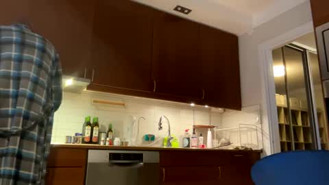 loveshine_ online show from 12/23/24, 07:49