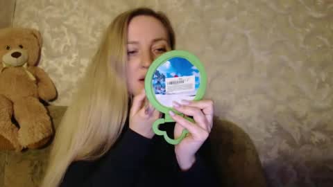 Snapshot of lovesrebecca chatting on 12/10/24, 11:51 LovesRebecca online show from 12/10/24, 11:51