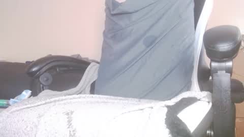 Snapshot of lovestobeused2 chatting on 11/30/25, 04:11 lovetobeused online show from 11/30/25, 04:11