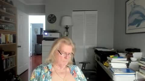 Snapshot of lovestylistwomen chatting on 05/06/26, 06:19 Michael online show from 05/06/26, 06:19