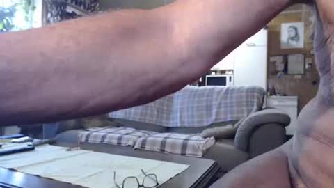 Snapshot of lovetobenaked10 chatting on 09/20/25, 09:43 aaron online show from 09/20/25, 09:43