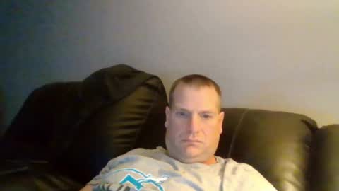 Snapshot of lovetocum37 chatting on 01/01/25, 01:59 lovetocum37 online show from 01/01/25, 01:59