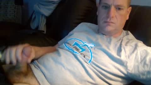 Snapshot of lovetocum37 chatting on 03/11/25, 02:21 lovetocum37 online show from 03/11/25, 02:21