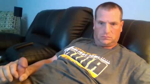 Snapshot of lovetocum37 chatting on 09/08/25, 03:22 lovetocum37 online show from 09/08/25, 03:22