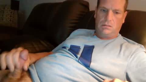 Snapshot of lovetocum37 chatting on 09/17/25, 04:19 lovetocum37 online show from 09/17/25, 04:19