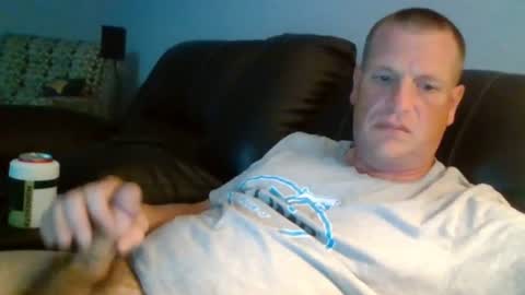 Snapshot of lovetocum37 chatting on 06/11/26, 02:22 lovetocum37 online show from 06/11/26, 02:22