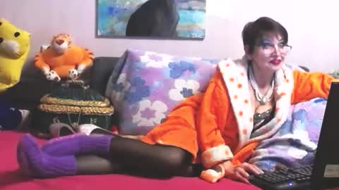 Snapshot of loveykiss77 chatting on 10/16/25, 09:16 Anna online show from 10/16/25, 09:16