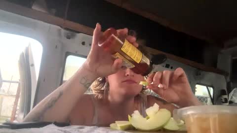 Snapshot of loveyourkittty chatting on 03/04/25, 11:32 StacyMaeWish online show from 03/04/25, 11:32