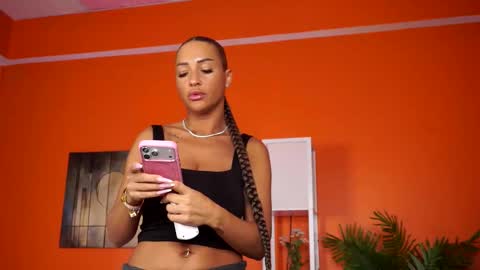 Nora online show from 02/11/26, 07:02