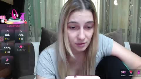 Snapshot of lovingfeetheels chatting on 10/23/25, 08:57 Antonia online show from 10/23/25, 08:57