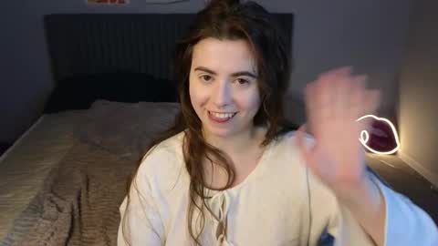 Snapshot of lovingwhisperr chatting on 02/20/26, 06:26 Erika online show from 02/20/26, 06:26